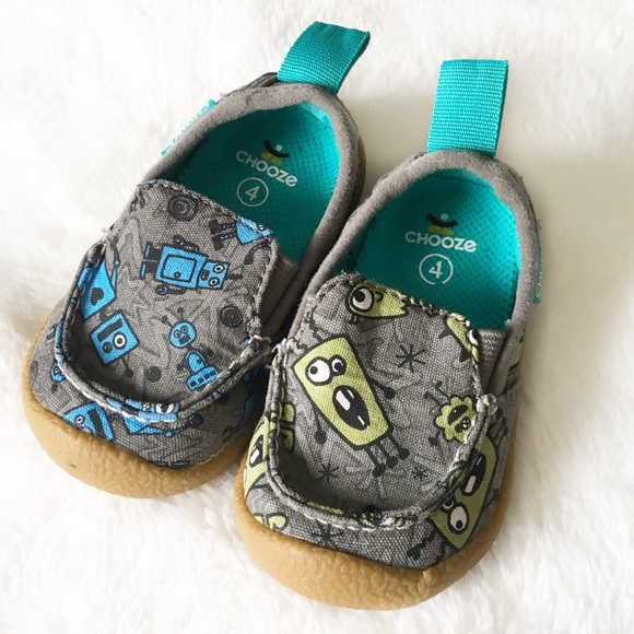 NEW CHOOZE SHOES BOYS SCOUT SLIP ON SHOES IN /"ROBOT/" PATTERN SZ 4